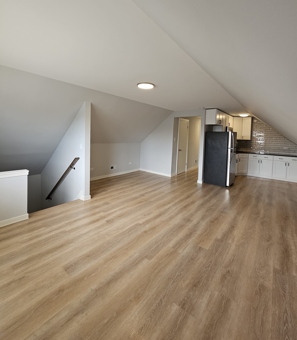 5329 S Narragansett Avenue