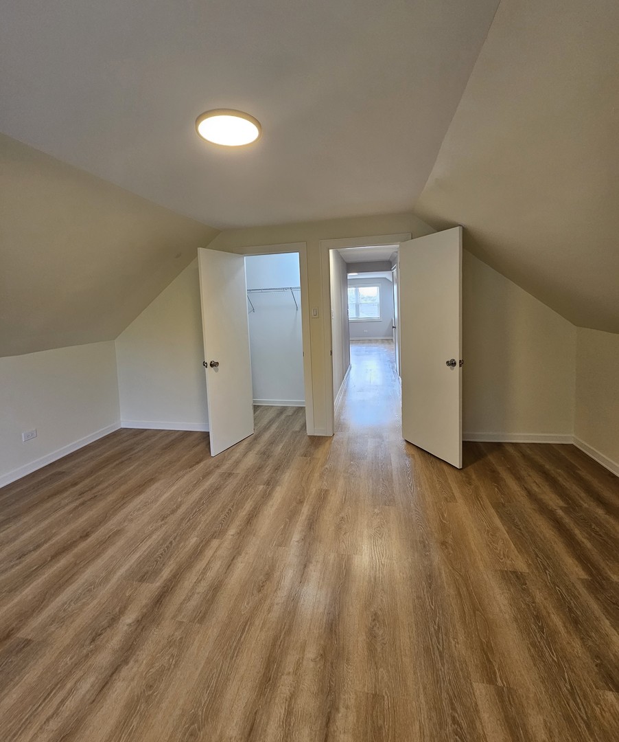 5329 S Narragansett Avenue