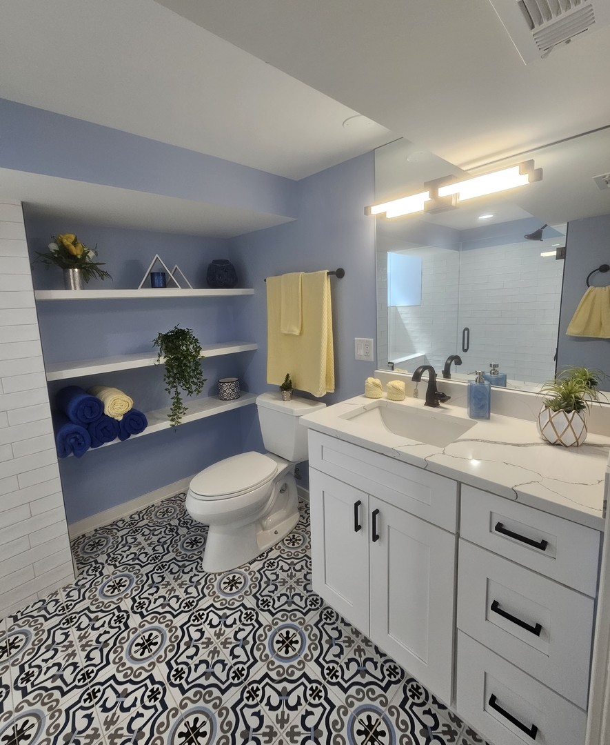 5329 S Narragansett Avenue