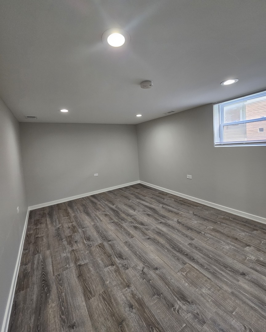 5329 S Narragansett Avenue