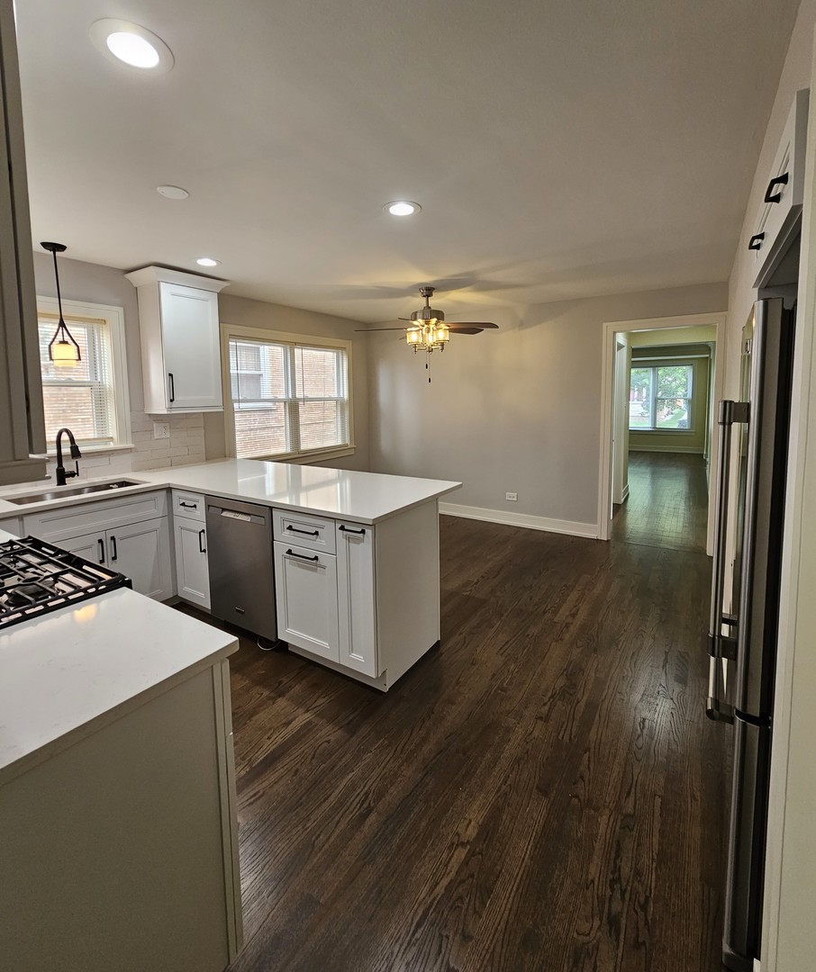 5329 S Narragansett Avenue