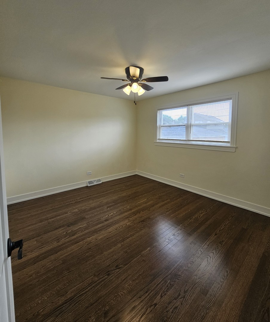 5329 S Narragansett Avenue