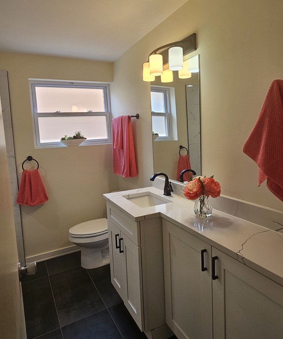 5329 S Narragansett Avenue