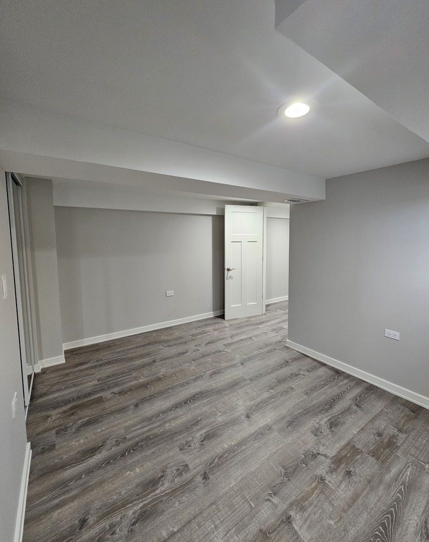 5329 S Narragansett Avenue