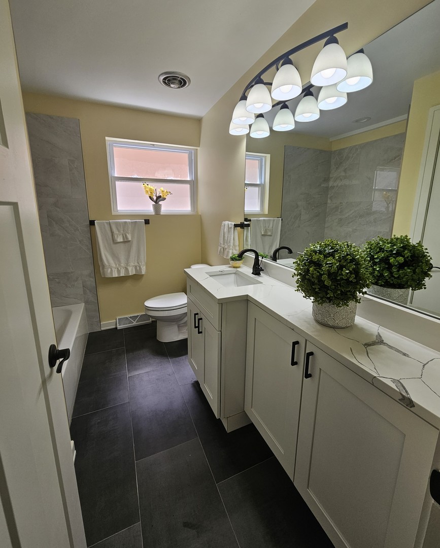 5329 S Narragansett Avenue