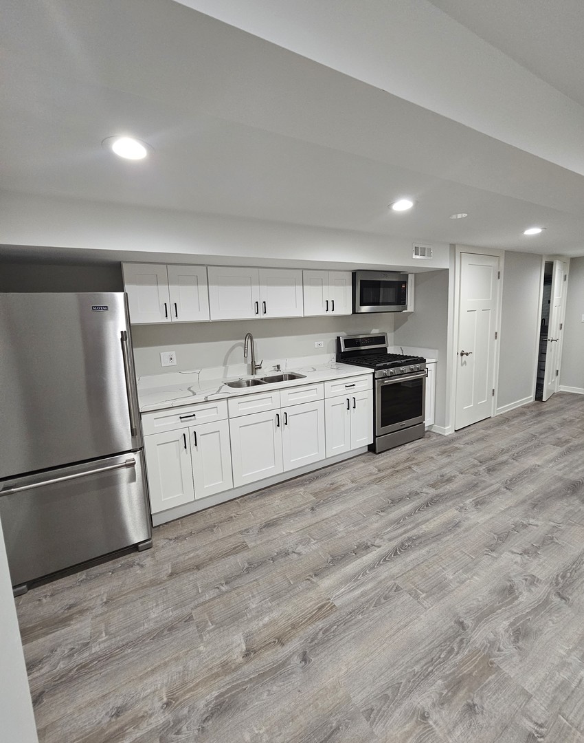 5329 S Narragansett Avenue