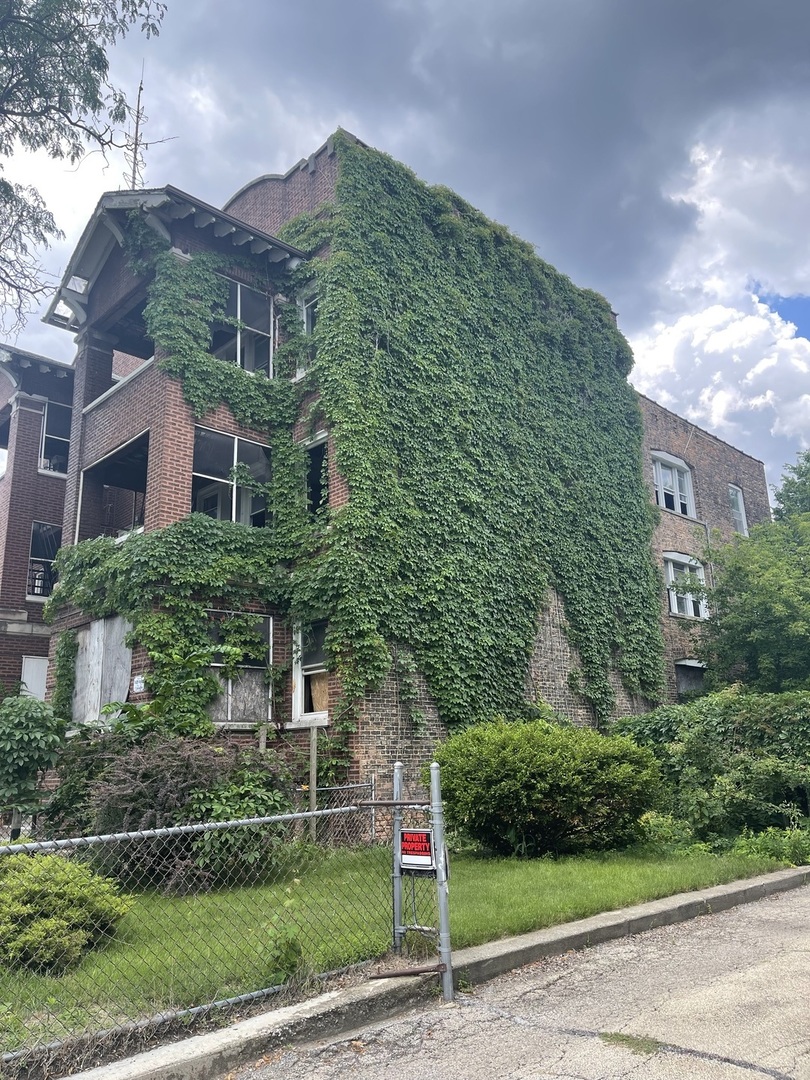 7530 S STEWART Avenue