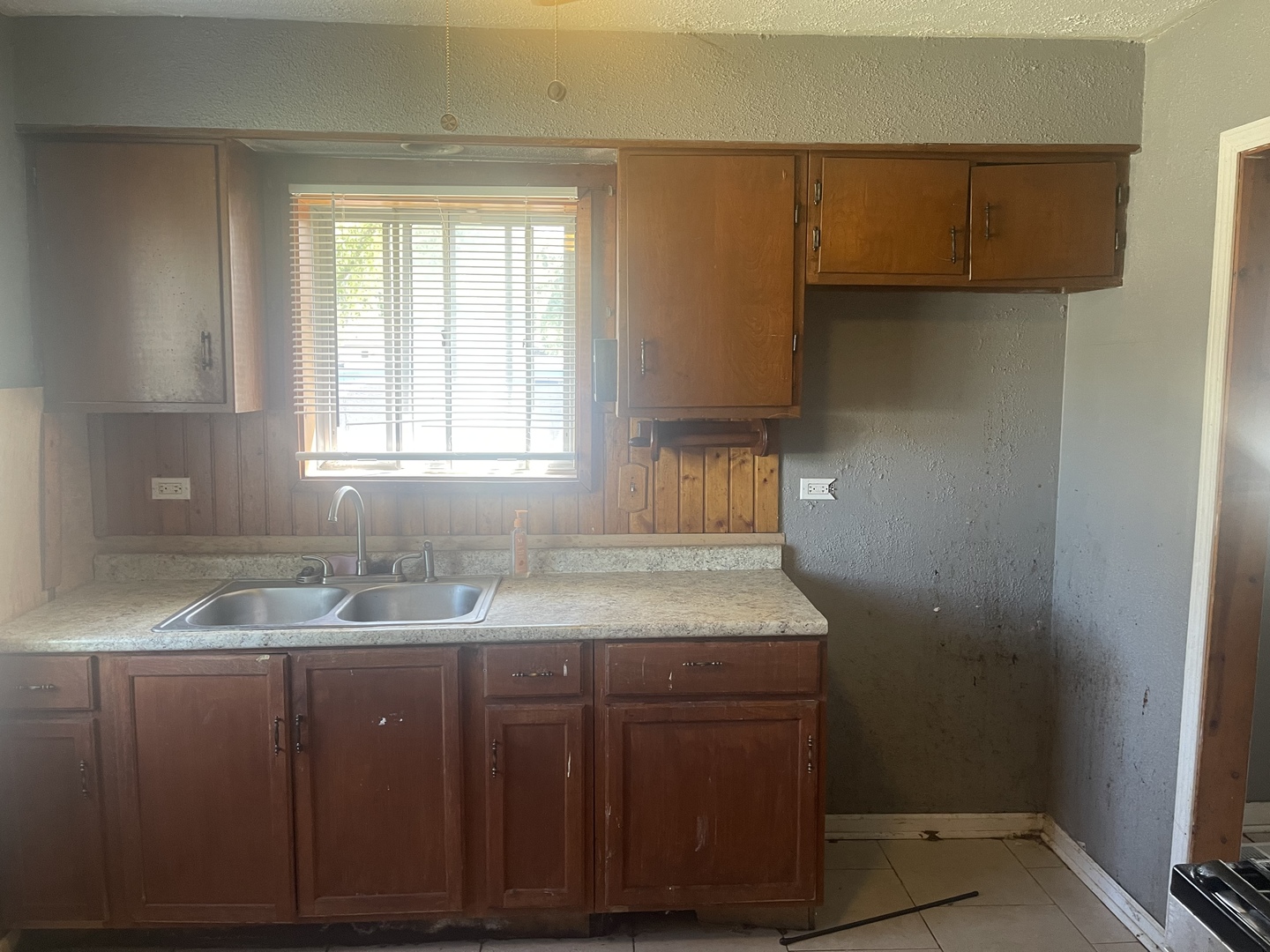 1388 BALMORAL Avenue