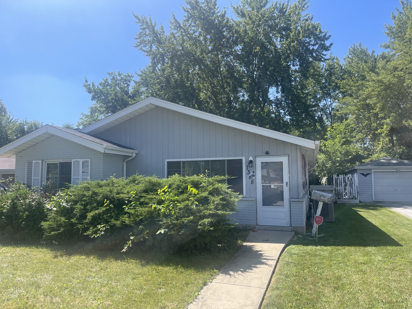 1388 BALMORAL Avenue