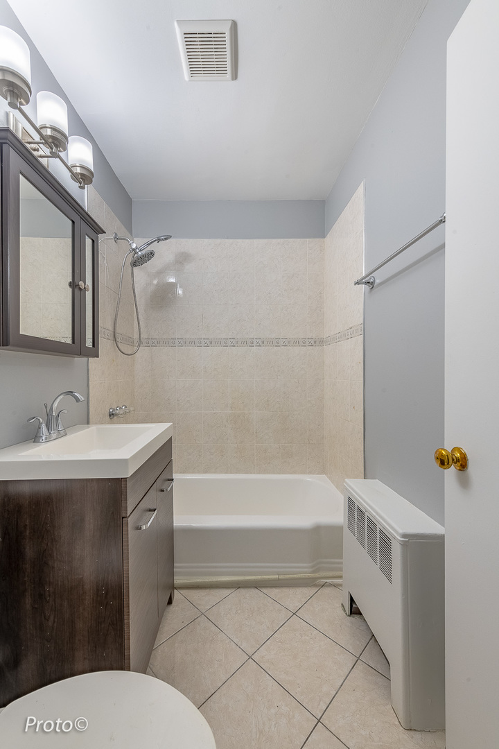4623 N Paulina Street Unit: 104