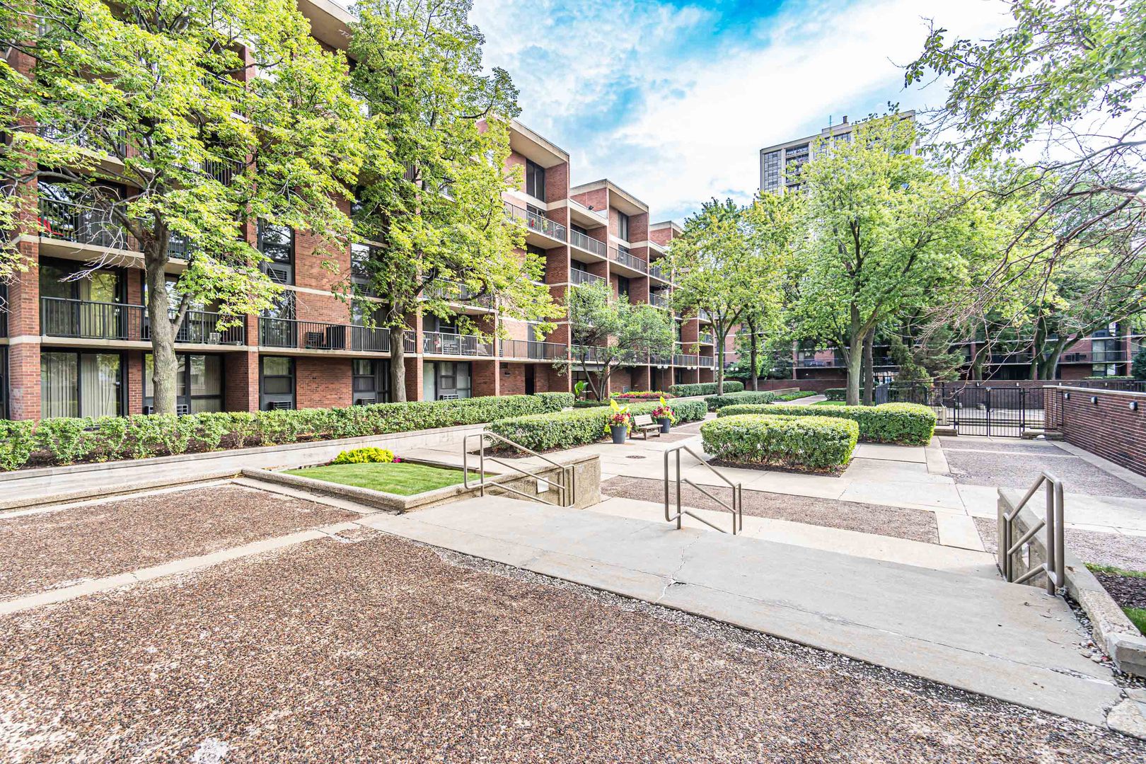 2921 S Michigan Avenue Unit: 208