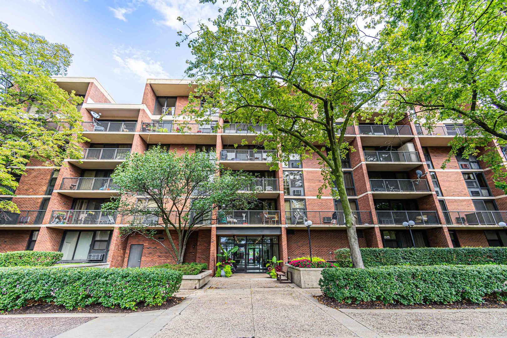 2921 S Michigan Avenue Unit: 208