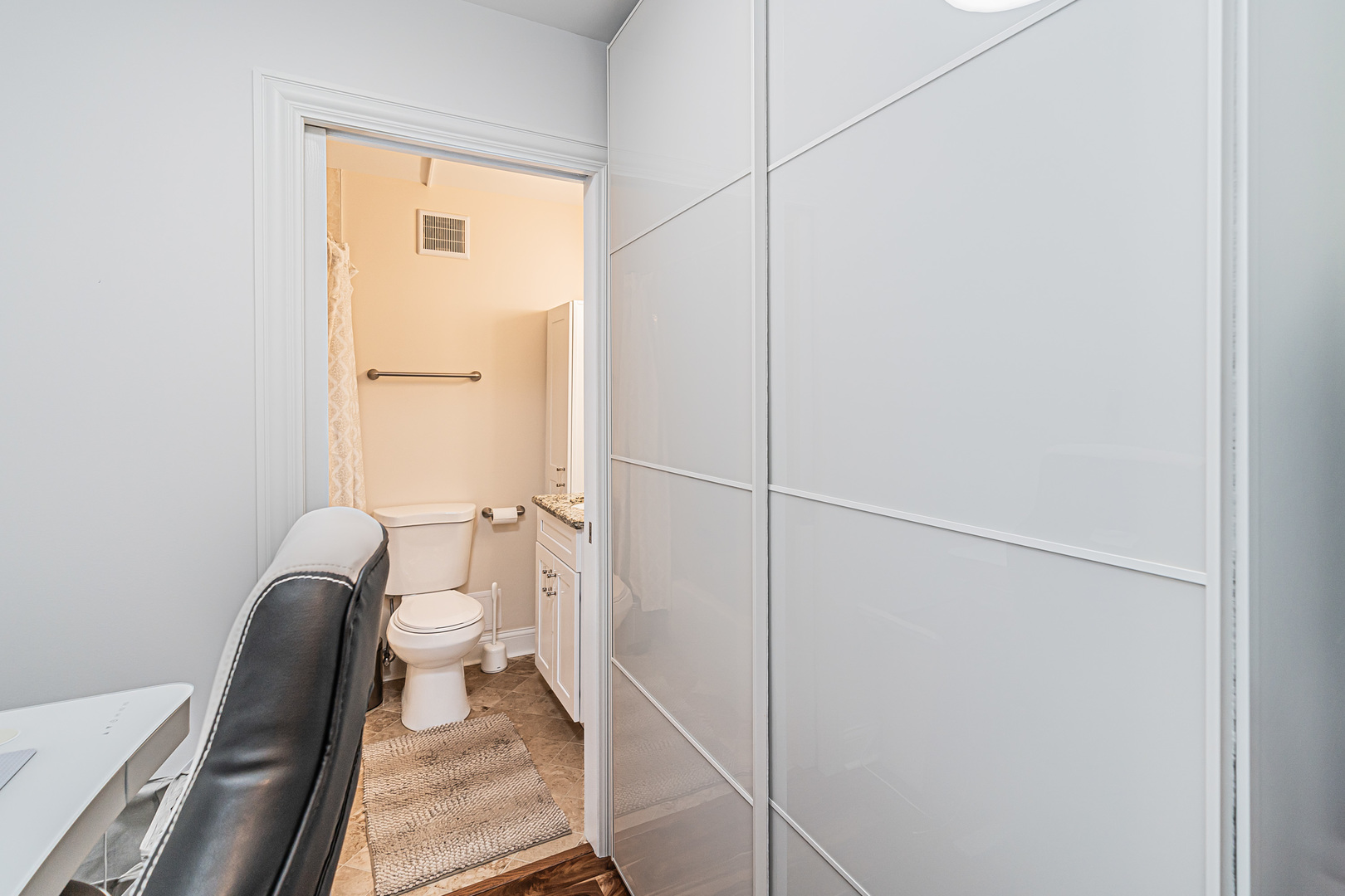 2921 S Michigan Avenue Unit: 208