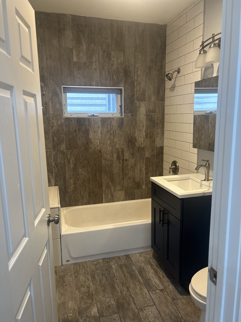 640 W 49th Street Unit: 1R