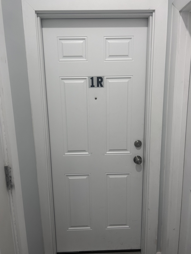 640 W 49th Street Unit: 1R