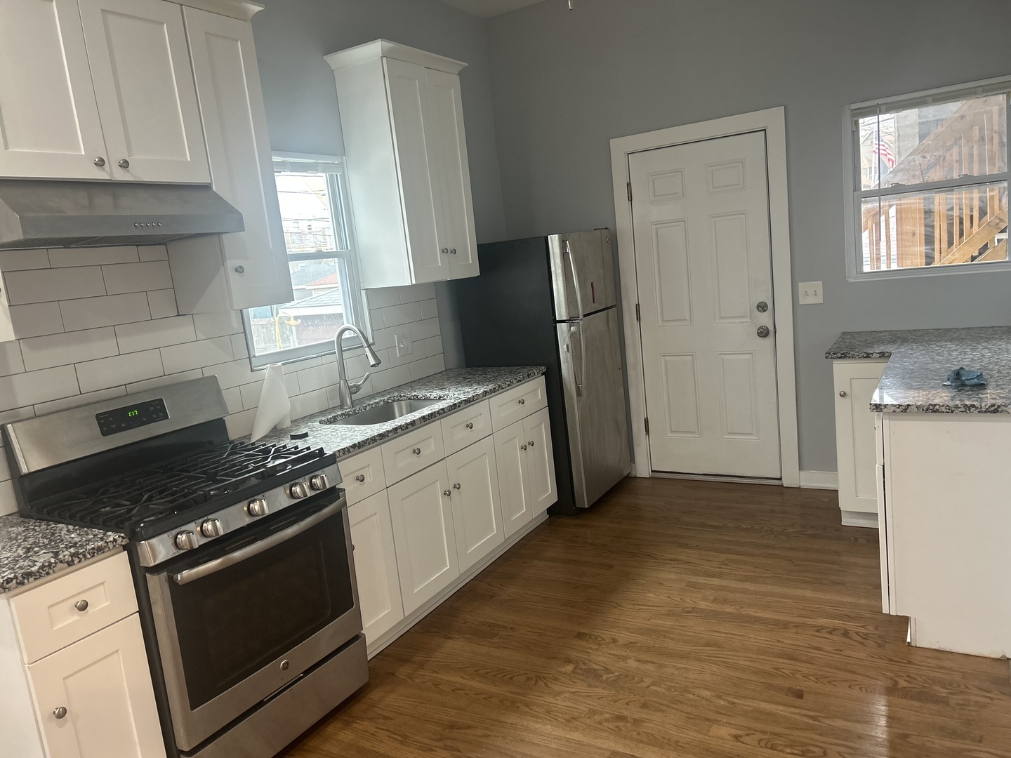 640 W 49th Street Unit: 1R