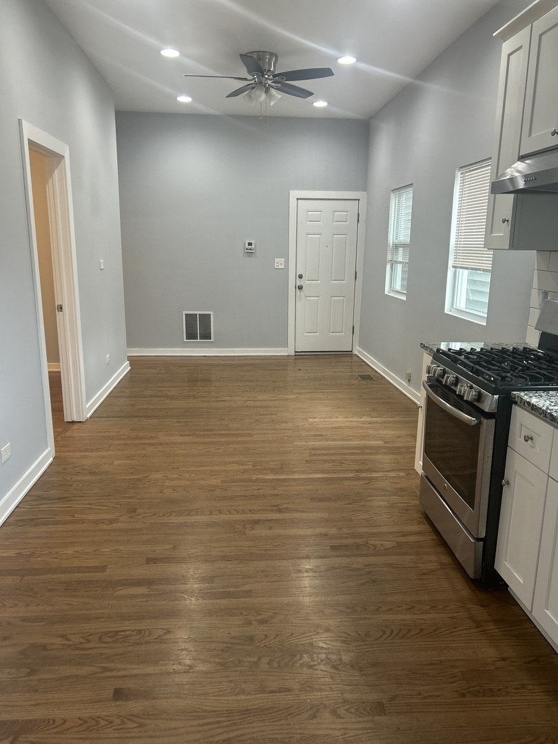 640 W 49th Street Unit: 1R