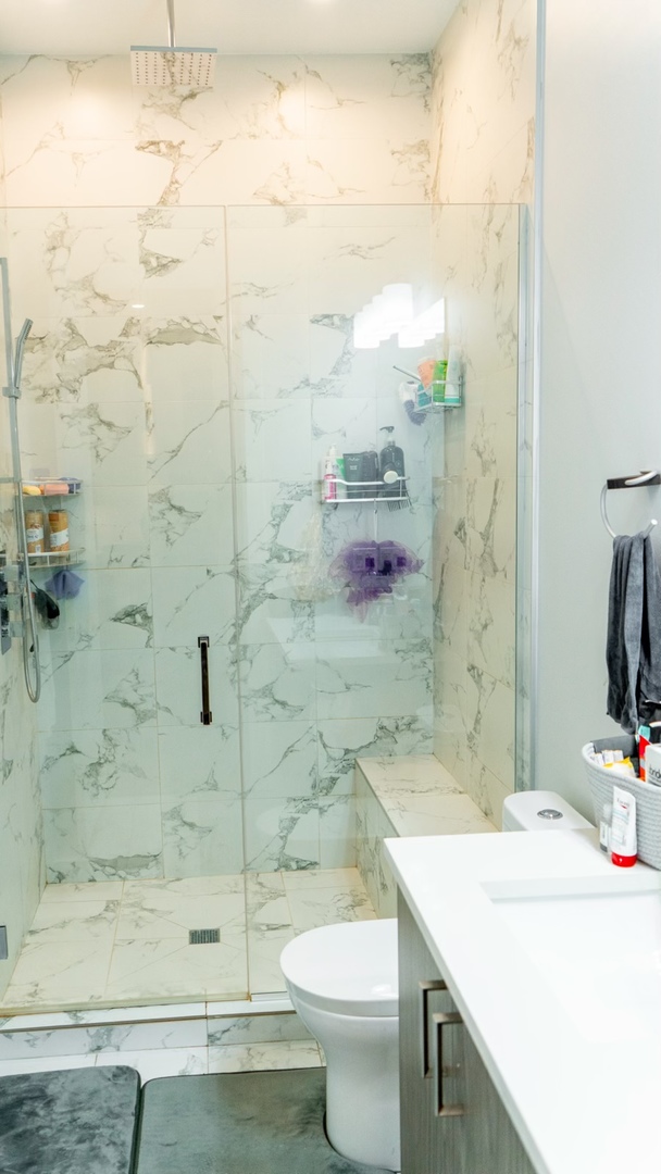 2217 W Madison Street Unit: 209