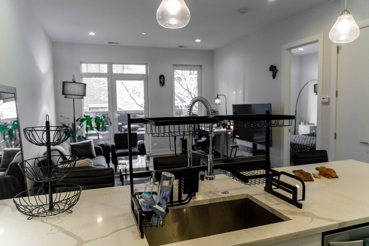 2217 W Madison Street Unit: 209