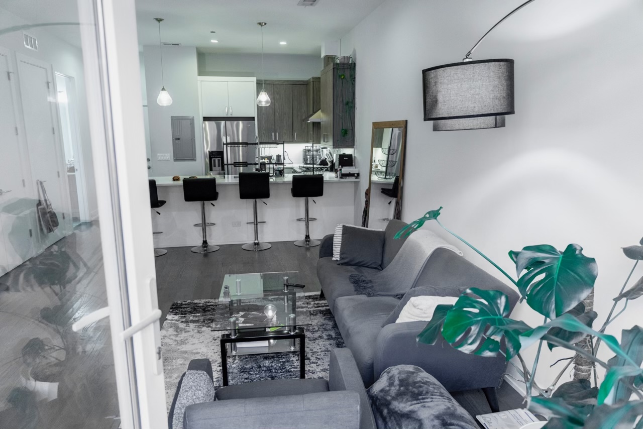 2217 W Madison Street Unit: 209