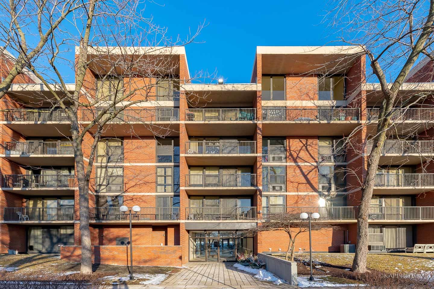 3021 S Michigan Avenue Unit: 207