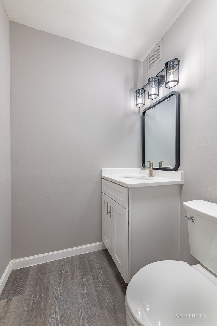 3021 S Michigan Avenue Unit: 207