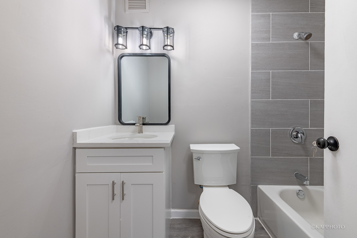 3021 S Michigan Avenue Unit: 207