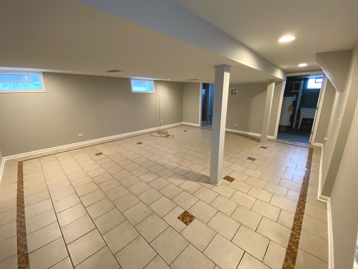 8440 S WINCHESTER Avenue