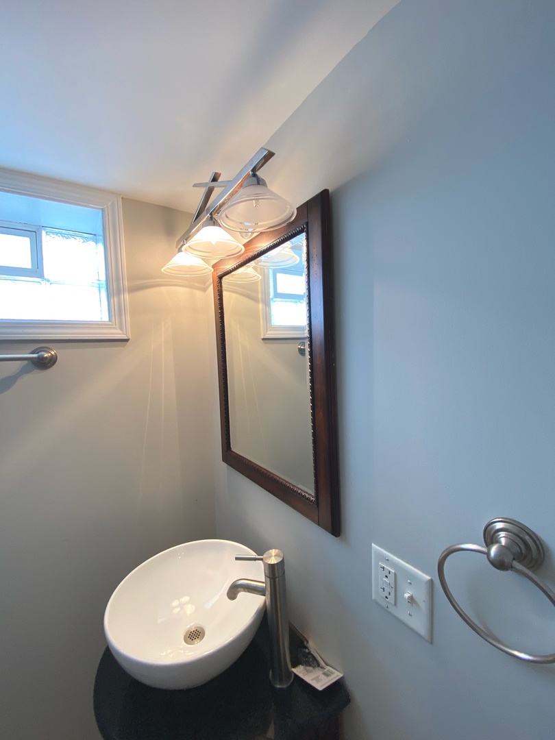 8440 S WINCHESTER Avenue