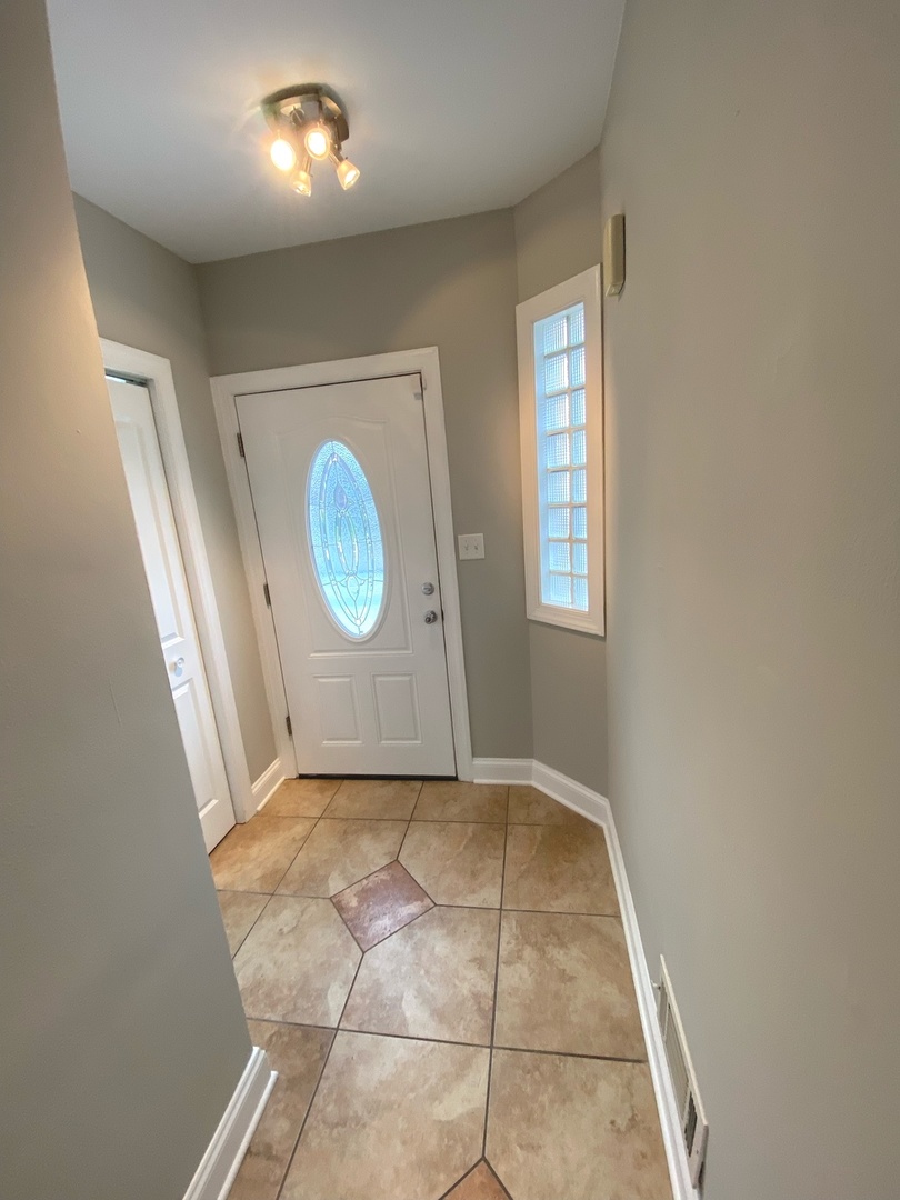 8440 S WINCHESTER Avenue