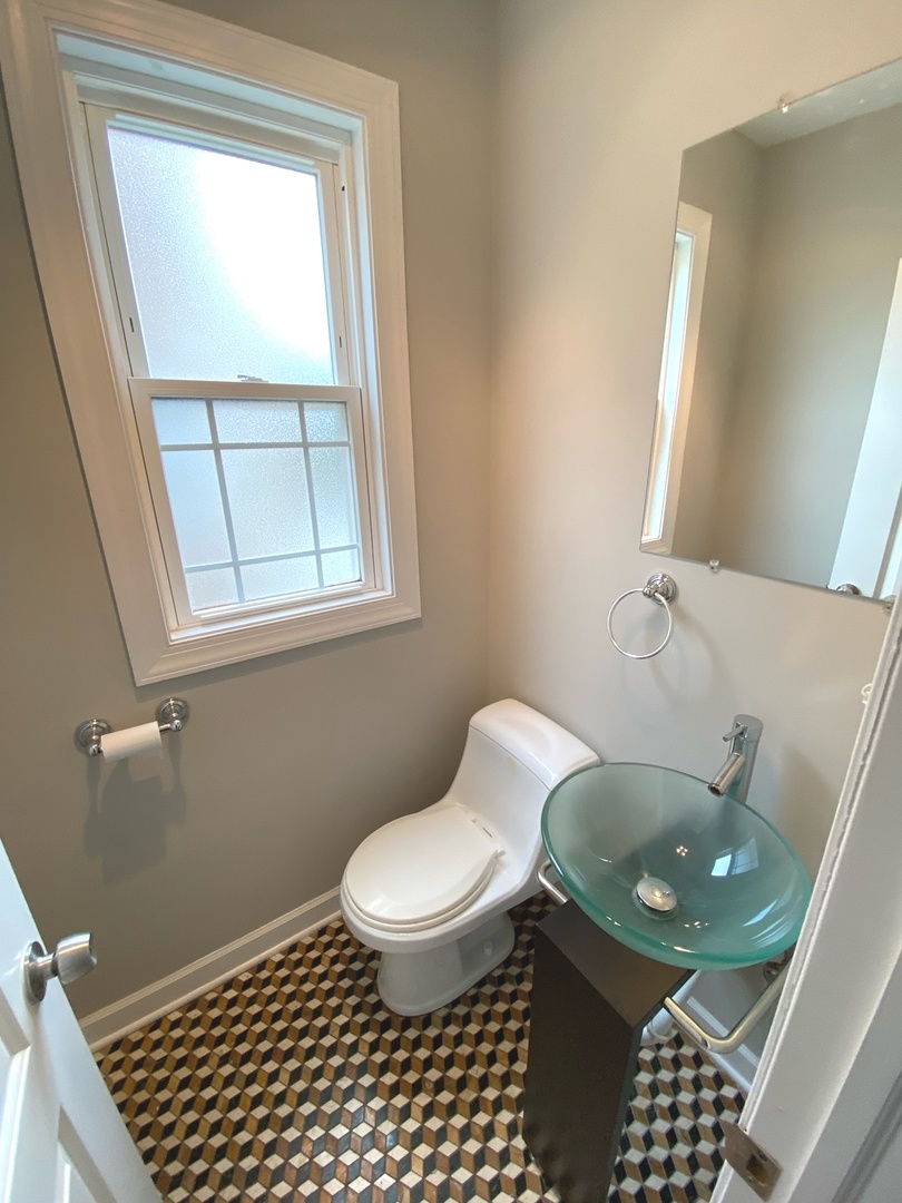 8440 S WINCHESTER Avenue