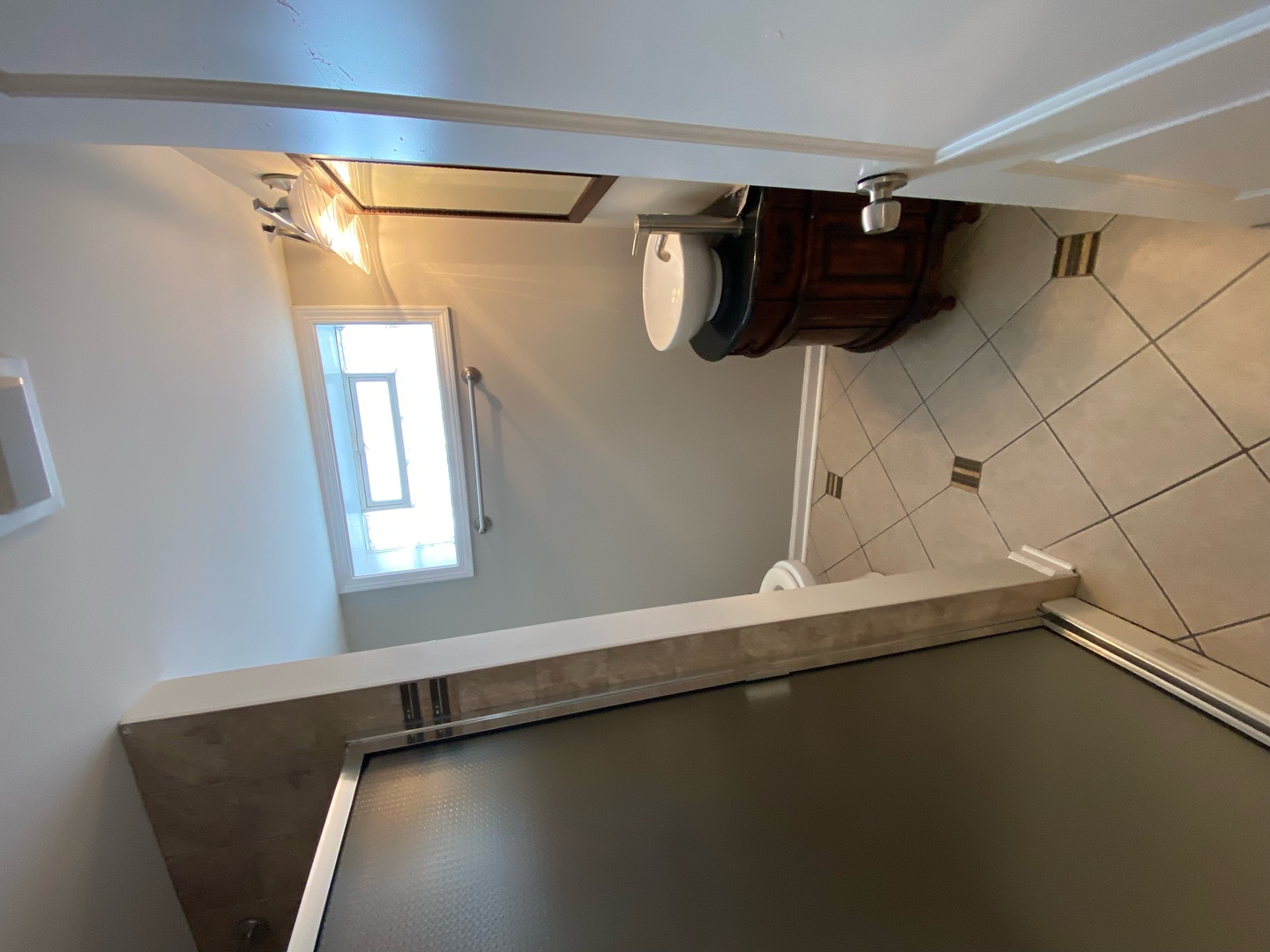 8440 S WINCHESTER Avenue