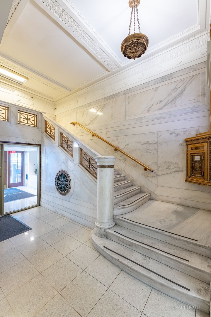 5 N Wabash Avenue Unit: 802