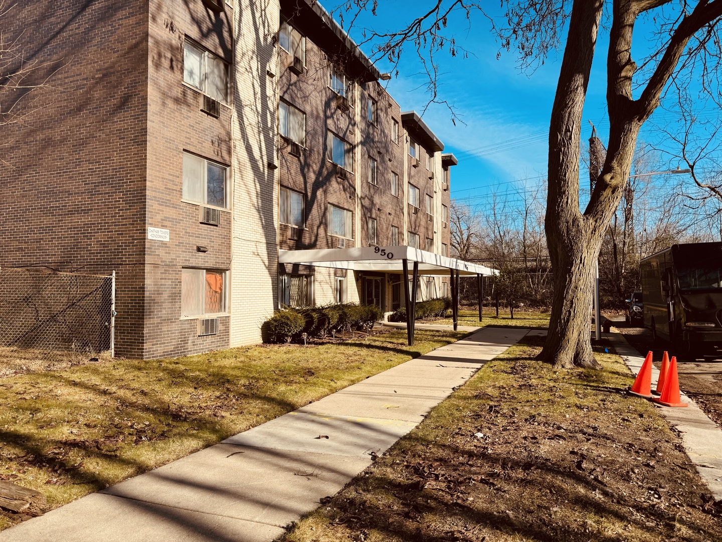 950 E 86th Street Unit: 105