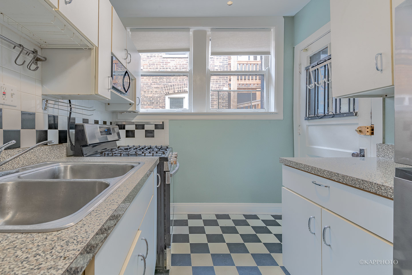 1222 W Jarvis Avenue Unit: 2N