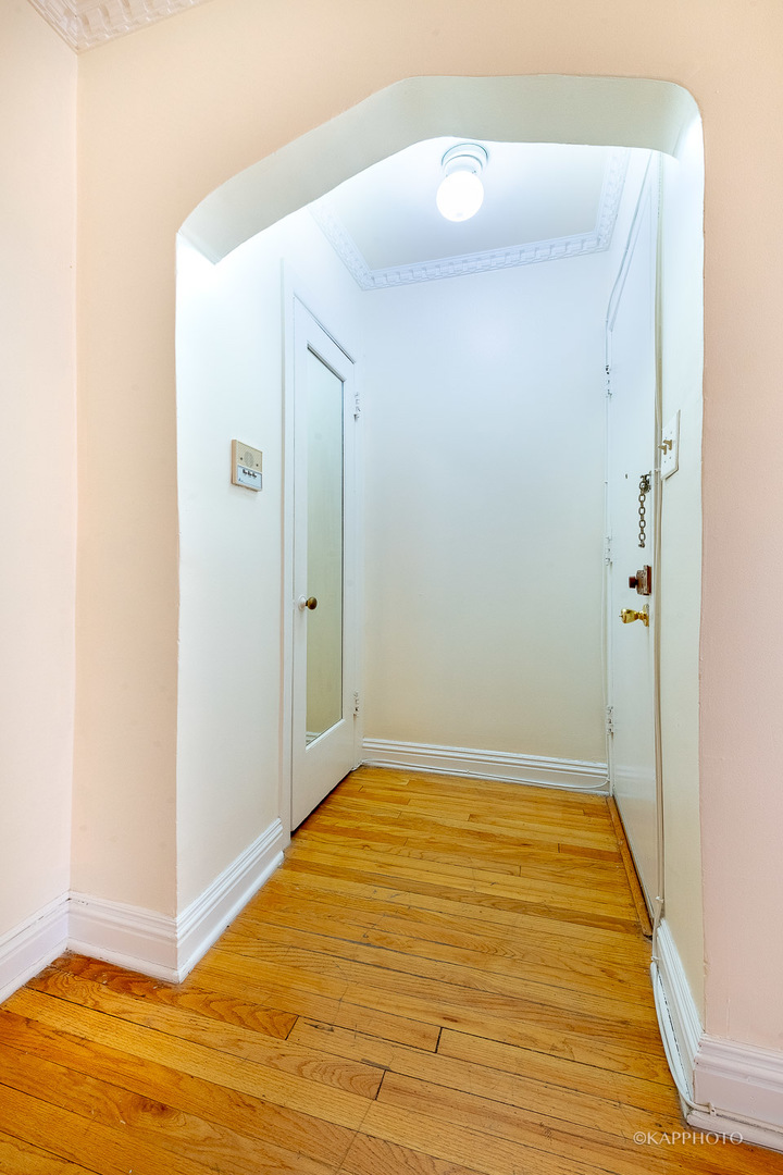 1222 W Jarvis Avenue Unit: 2N