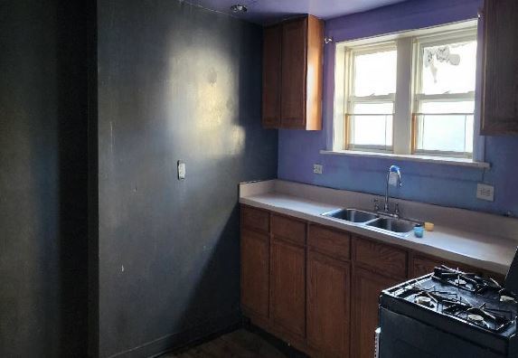 8513 S ESCANABA Avenue