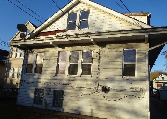 8513 S ESCANABA Avenue