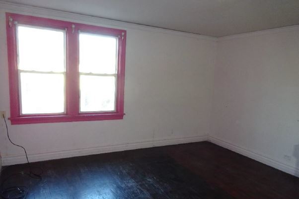 8513 S ESCANABA Avenue