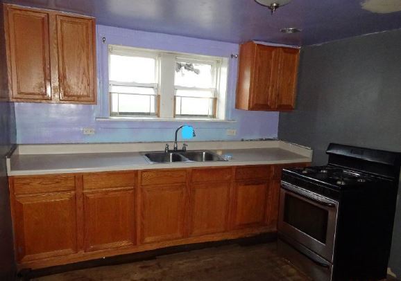 8513 S ESCANABA Avenue