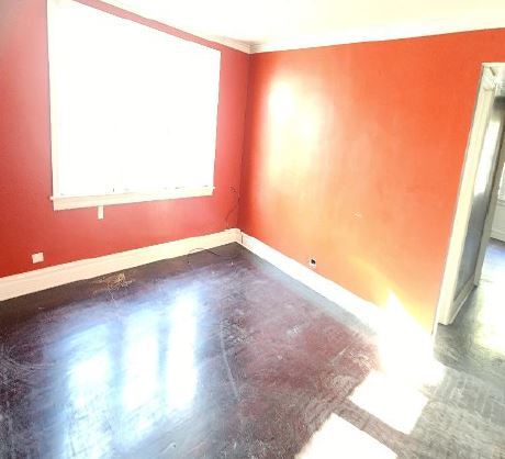 8513 S ESCANABA Avenue