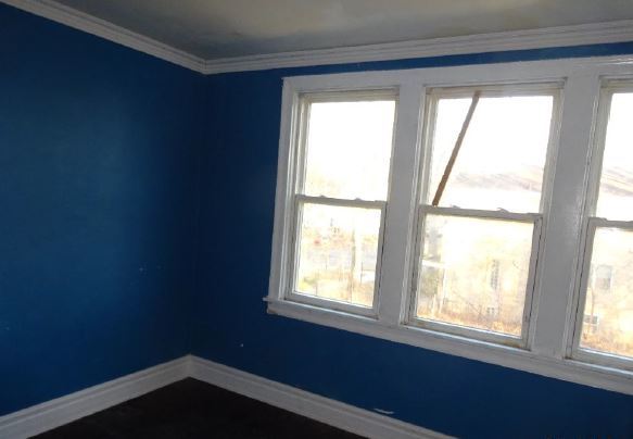 8513 S ESCANABA Avenue