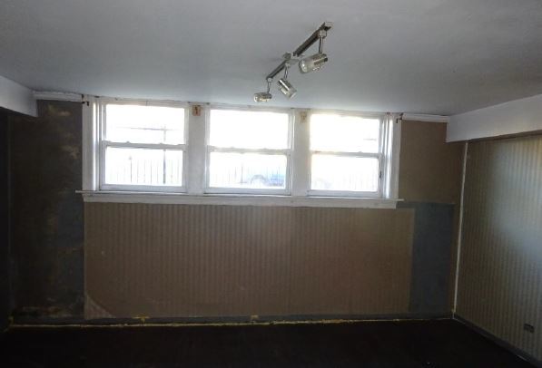 8513 S ESCANABA Avenue