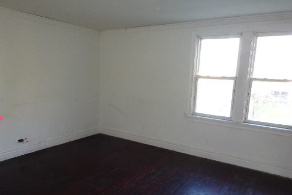 8513 S ESCANABA Avenue