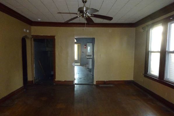 8513 S ESCANABA Avenue