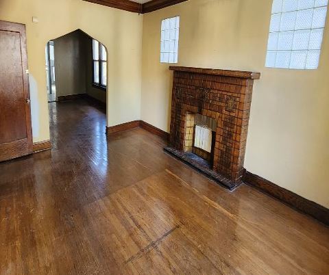 8513 S ESCANABA Avenue