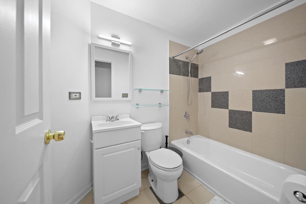 6501 N Greenview Avenue Unit: 1