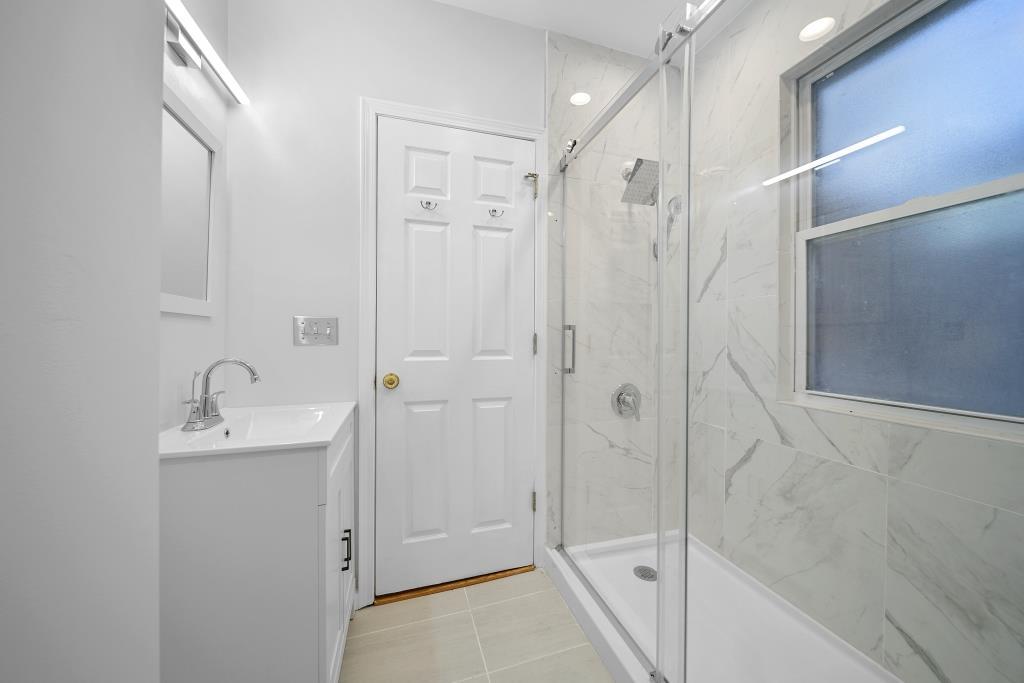 6501 N Greenview Avenue Unit: 1