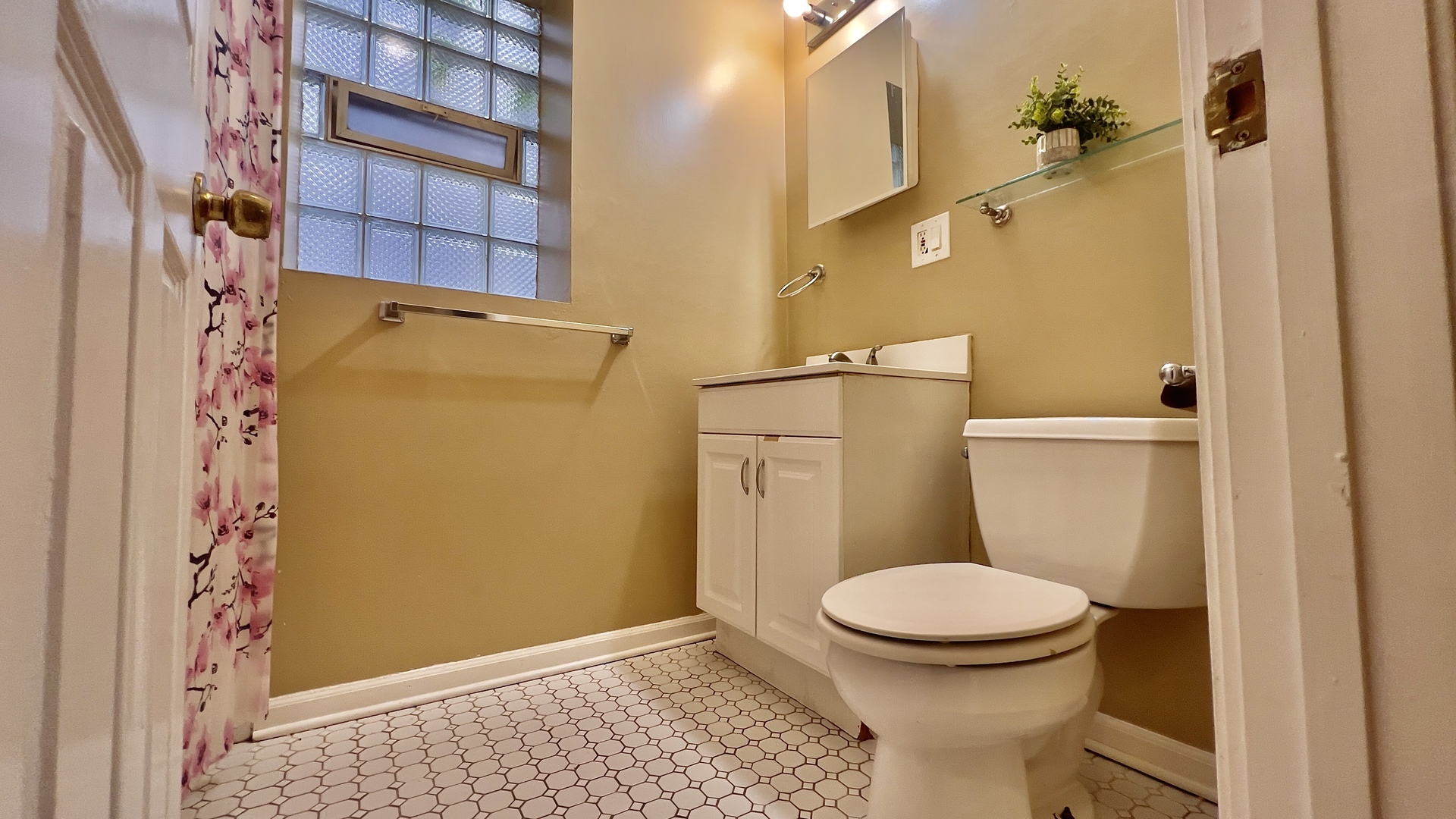 7221 S Euclid Avenue Unit: 1A