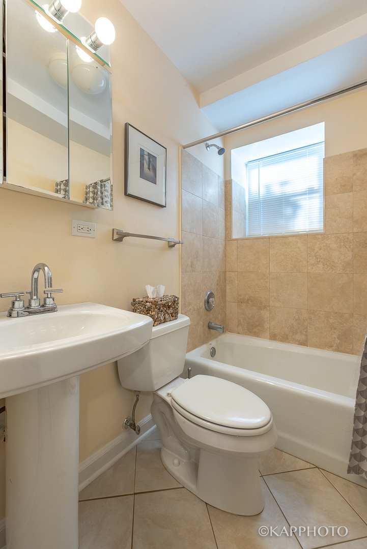 127 S Oakley Boulevard Unit: G